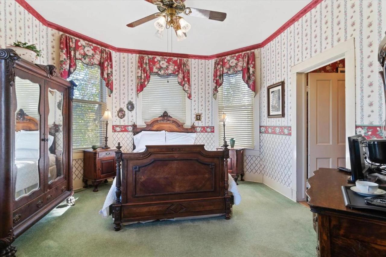 Four Winds Victorian Venue & Suites Bonham Habitación foto