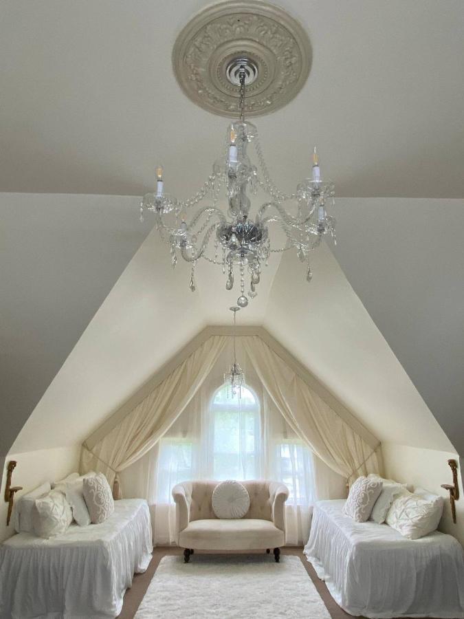 Four Winds Victorian Venue & Suites Bonham Habitación foto